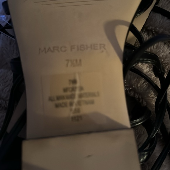 Calyda Sandal
From Marc Fisher knew no box size 7.5 - Picture 7 of 7